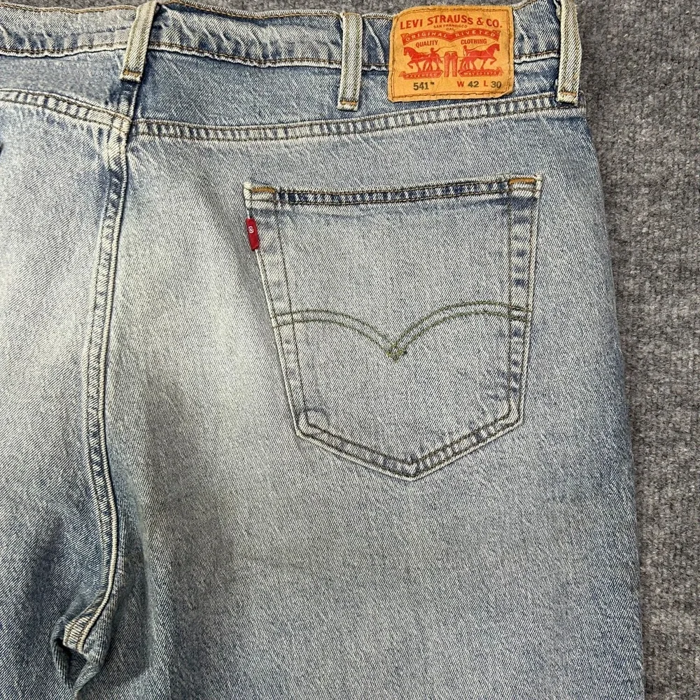 Levi's 541 Straight Jeans Men Blue Denim 5-Pockets Classic Zip Fly - 42X30